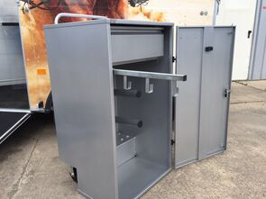 Sattelschrank für Pferdeanhänger