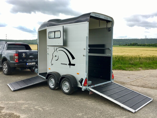 Cheval Liberté Touring One Frontausstieg Pferdeanhänger